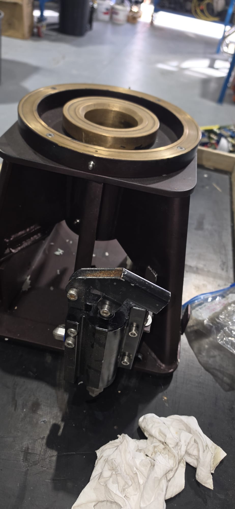 Slewing pedestal rebuilt around the overhauled rotary swivel