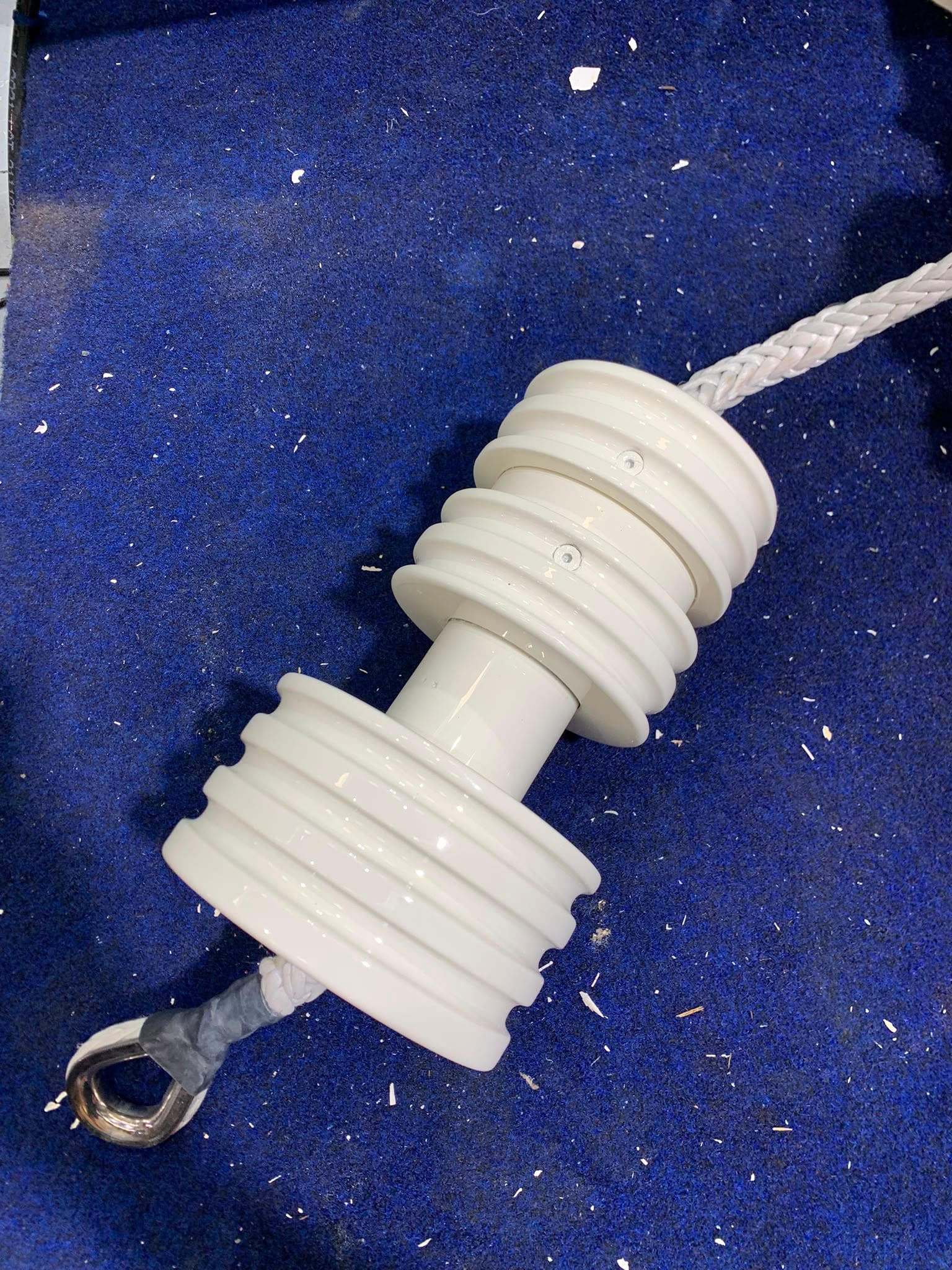 Repainted counterweight with the new Dyneema line spliced through