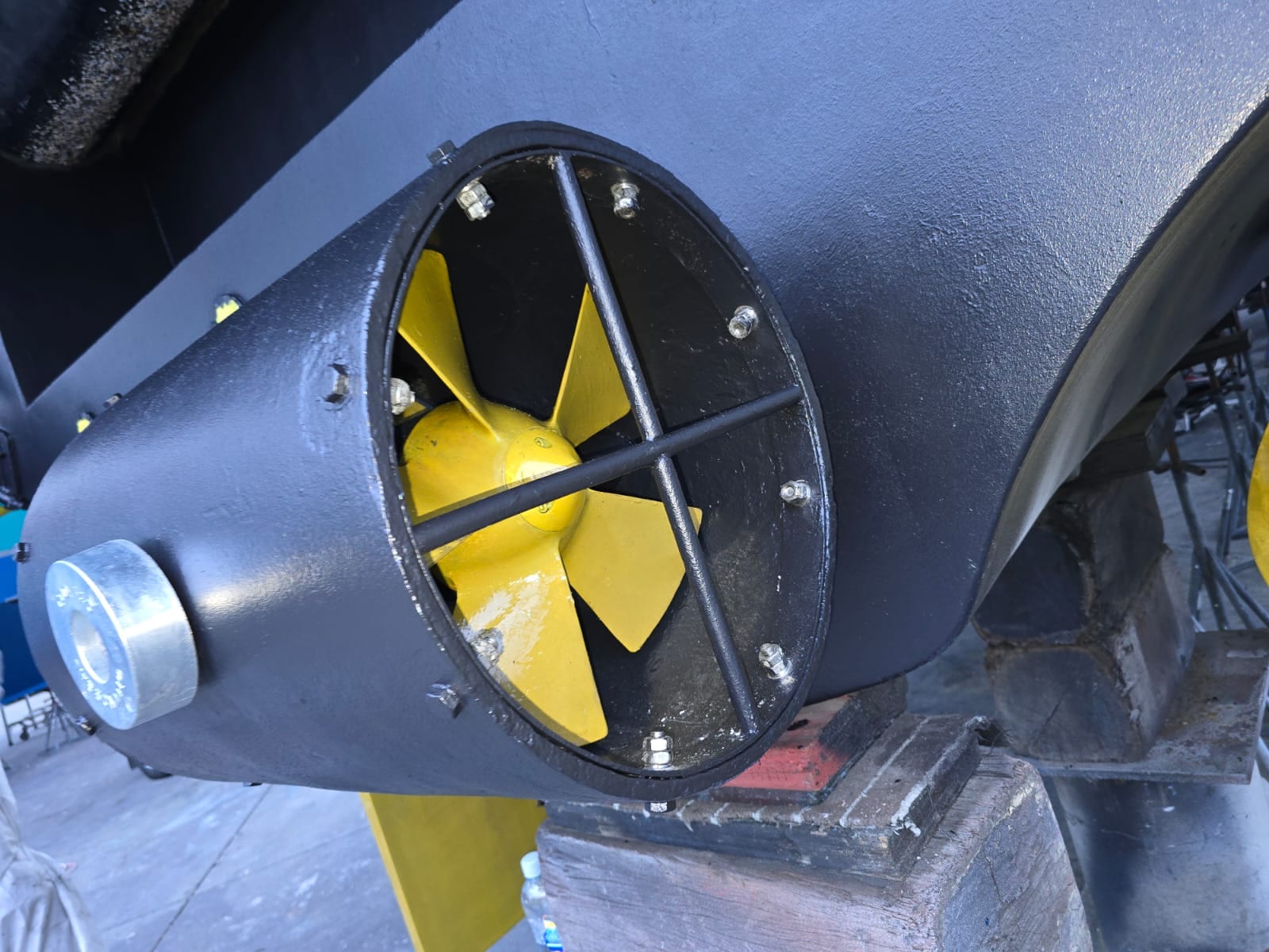 Raw-Water System & Sea Strainer Overhaul — Superyacht Hardstand Refit